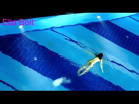 ❤️ No puc parar de mirar-la, jove rossa presa nedant nua a la piscina del complex ELLA BOLT ☑ Vídeo porno al porno ca.hentaiteca.ru ﹏